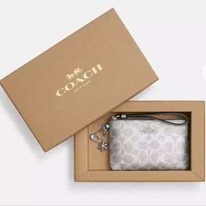 Coach Boxed Corner Zip Wristlet In Signature Canvas With 2 Charms NWT